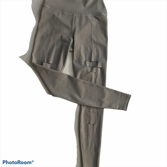 Alo Yoga High-Waist Ripped Warrior Legging Gray - Picture 3 of 7